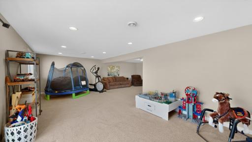 1442 30th Street NW, Austin, MN 55912