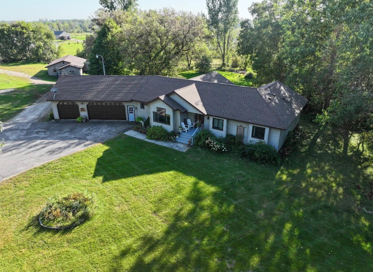 Private acreage, convenient location