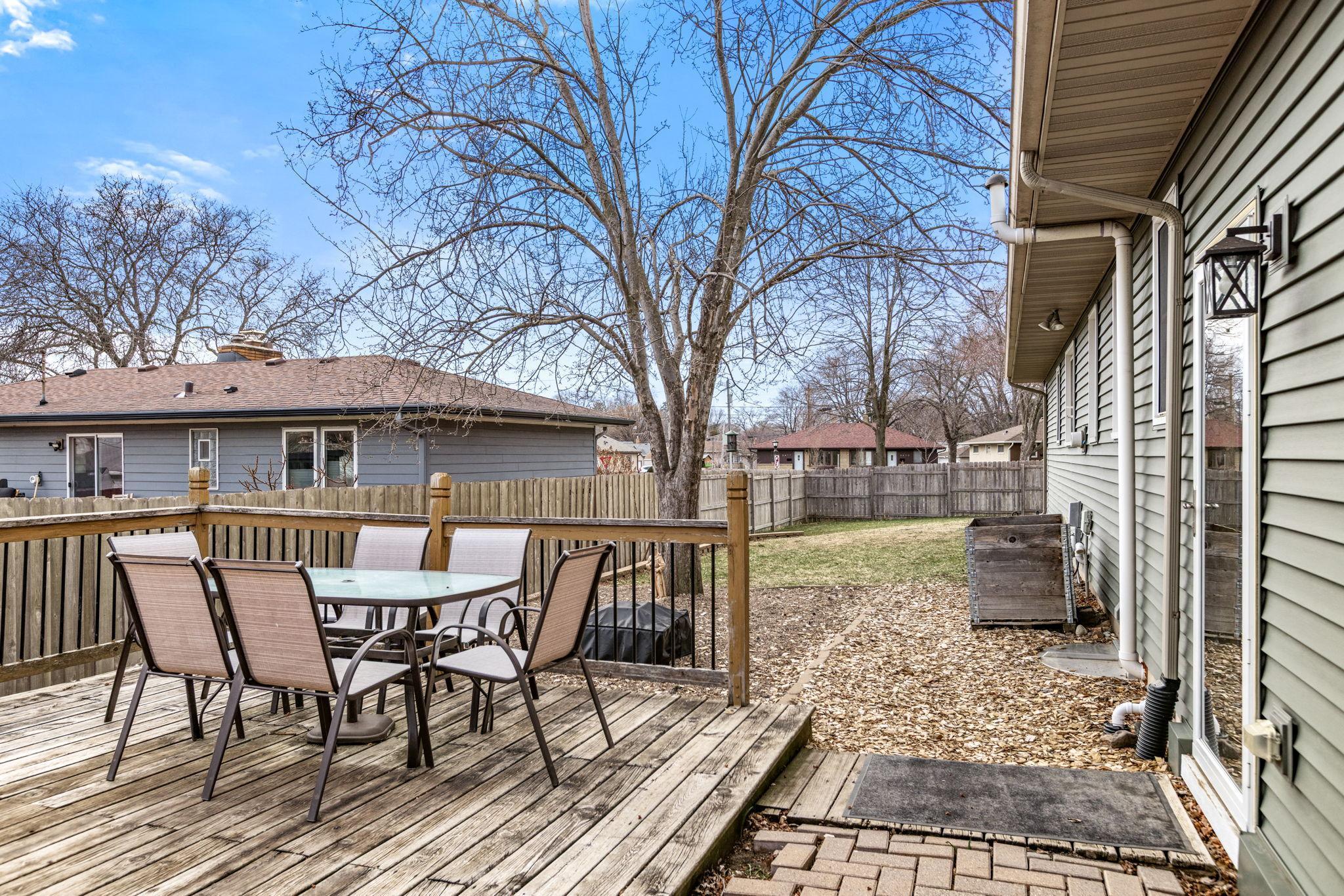 Large deck great for outdoor dining