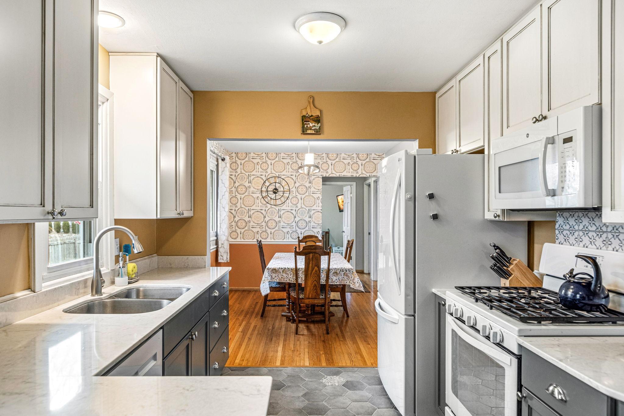 Invite your friends for a special meal!