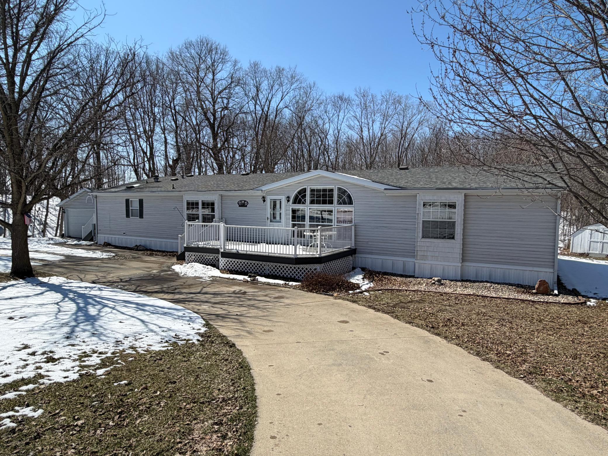 So close to Loon Lake and minutes from many lakes