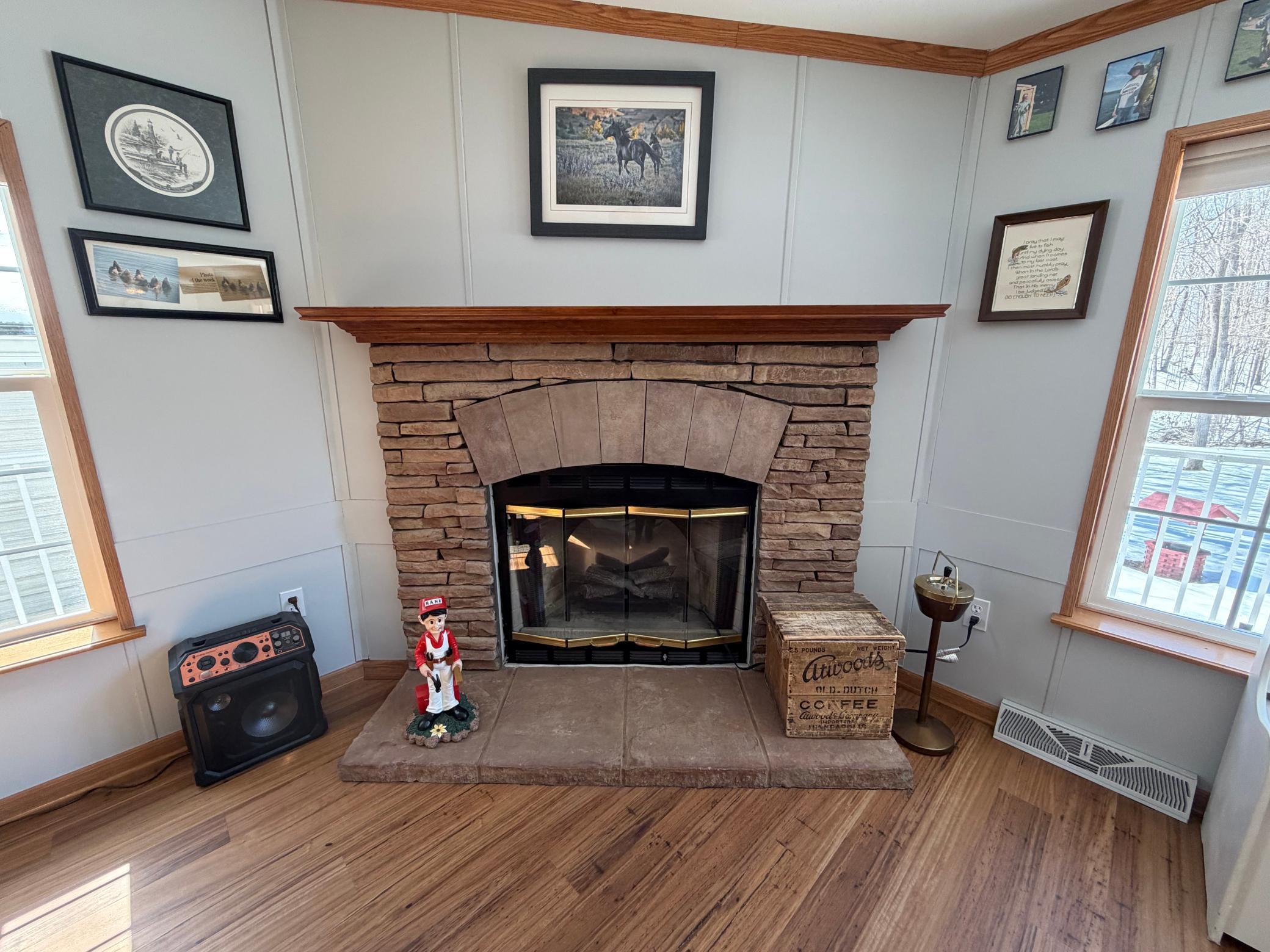 Electric fireplace/new flooring in 2019 not in bedrooms