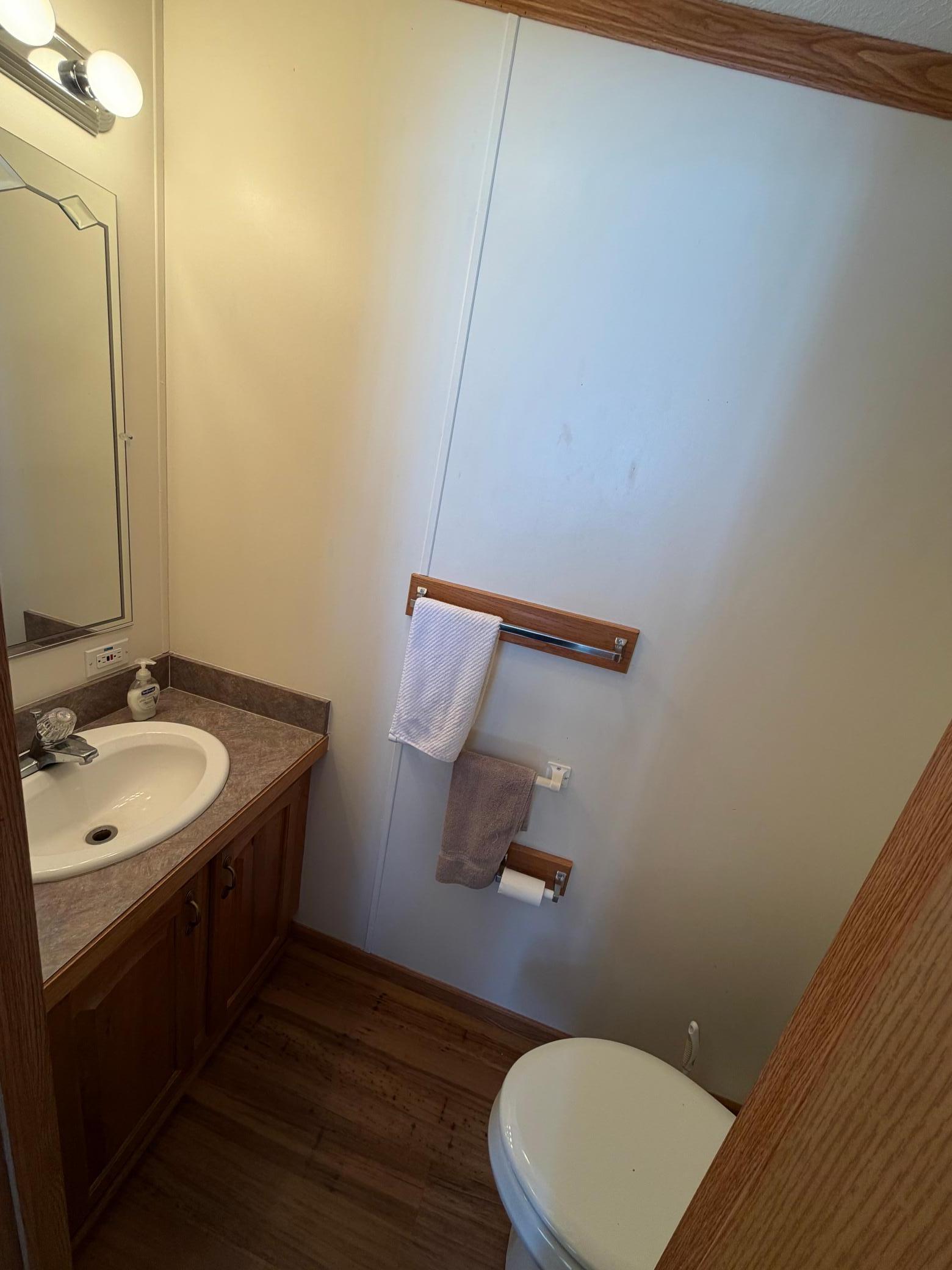 1/2 bath off mudroom