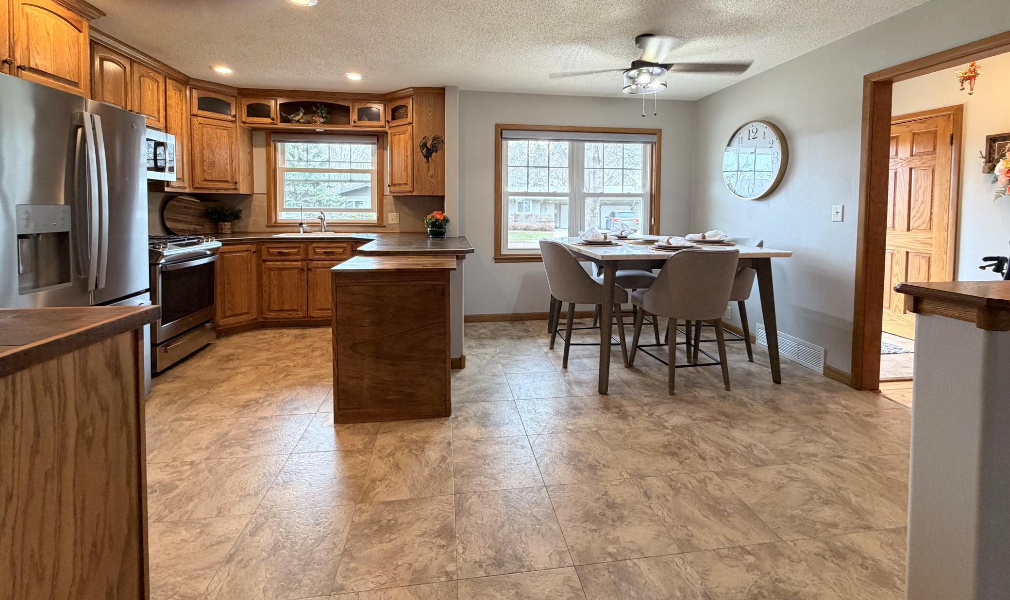 Dining & Kitchen a.jpg