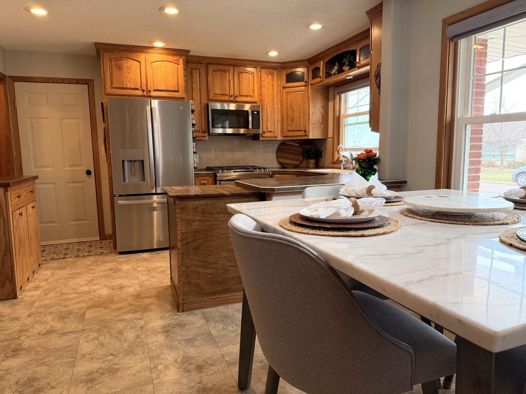 Dining & Kitchen d.jpg