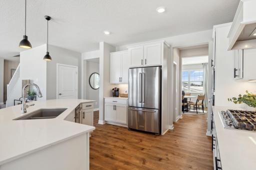 Kitchen with lots of counter and cabinets..jpg