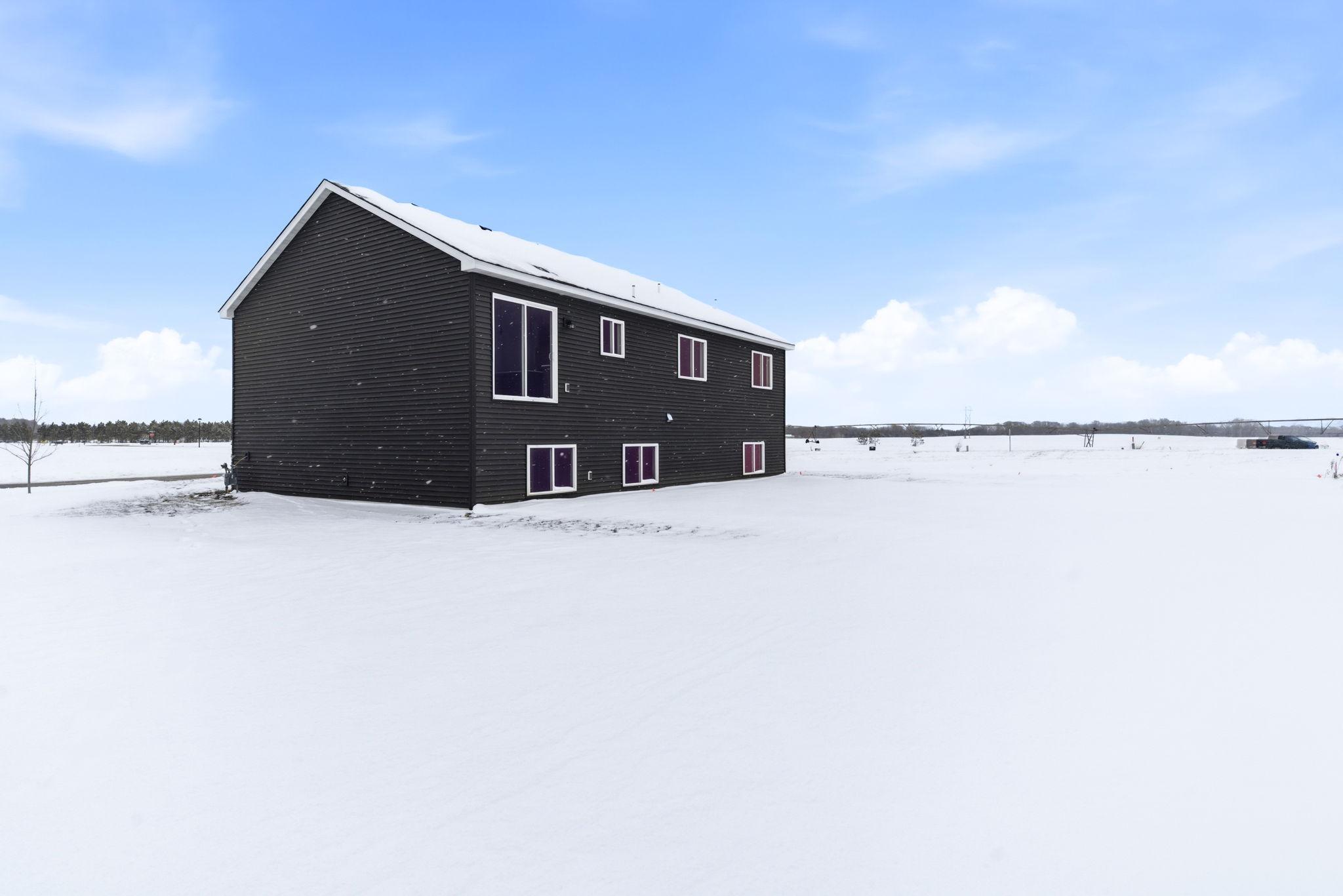 35-web-or-mls-15185 Laurel St Exteriors-4.jpg