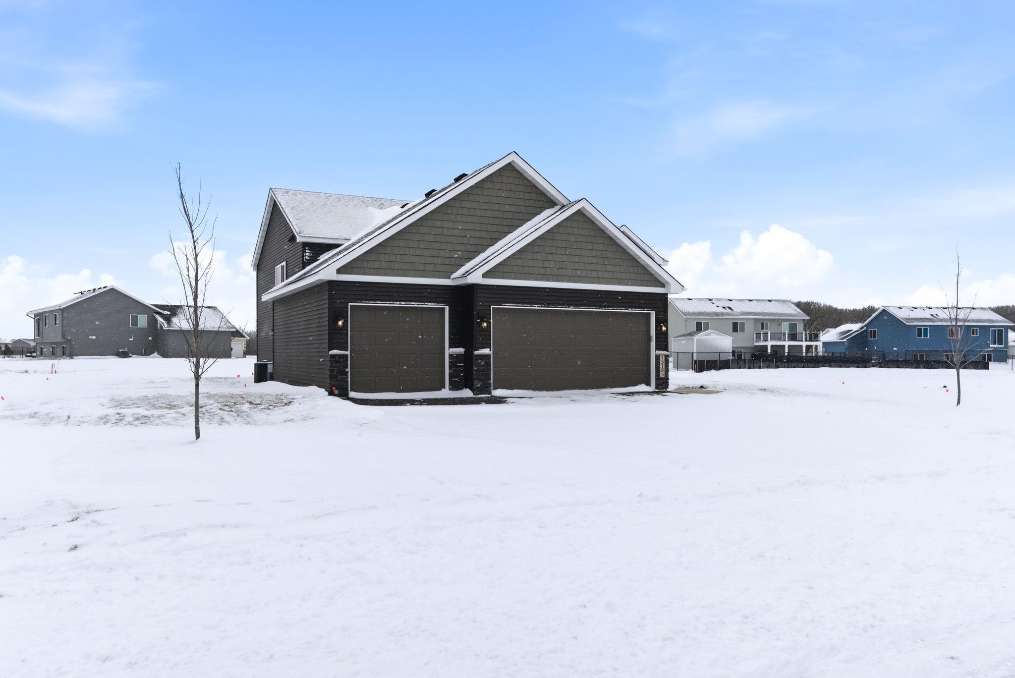 32-web-or-mls-15185 Laurel St Exteriors-1.jpg