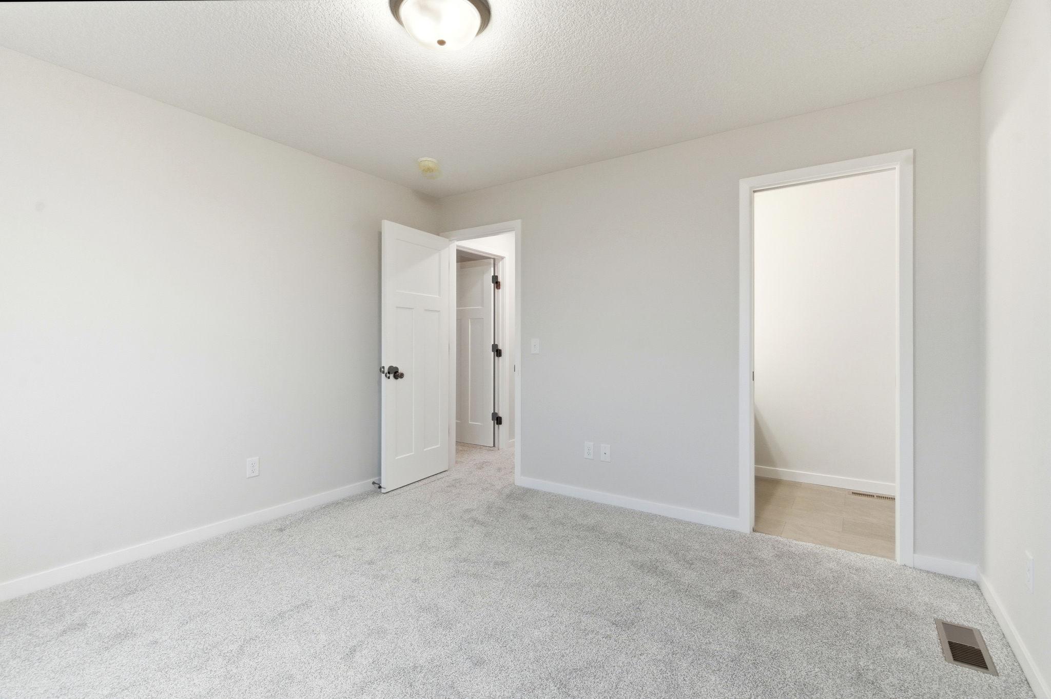 20-web-or-mls-15185 Laurel St-20.jpg