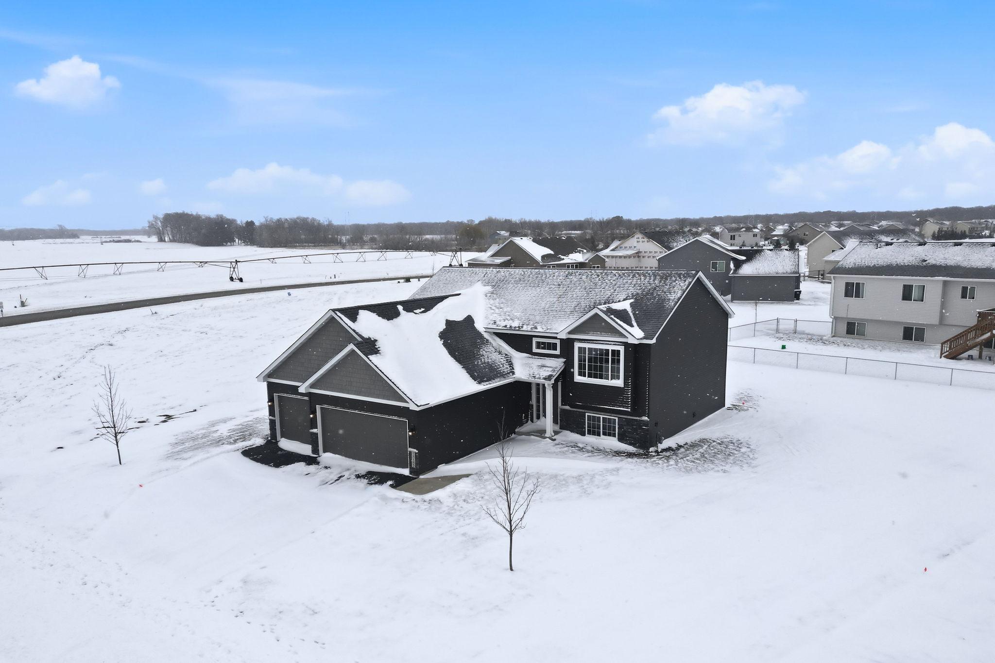 40-web-or-mls-15185 Laurel St Exteriors-9.jpg