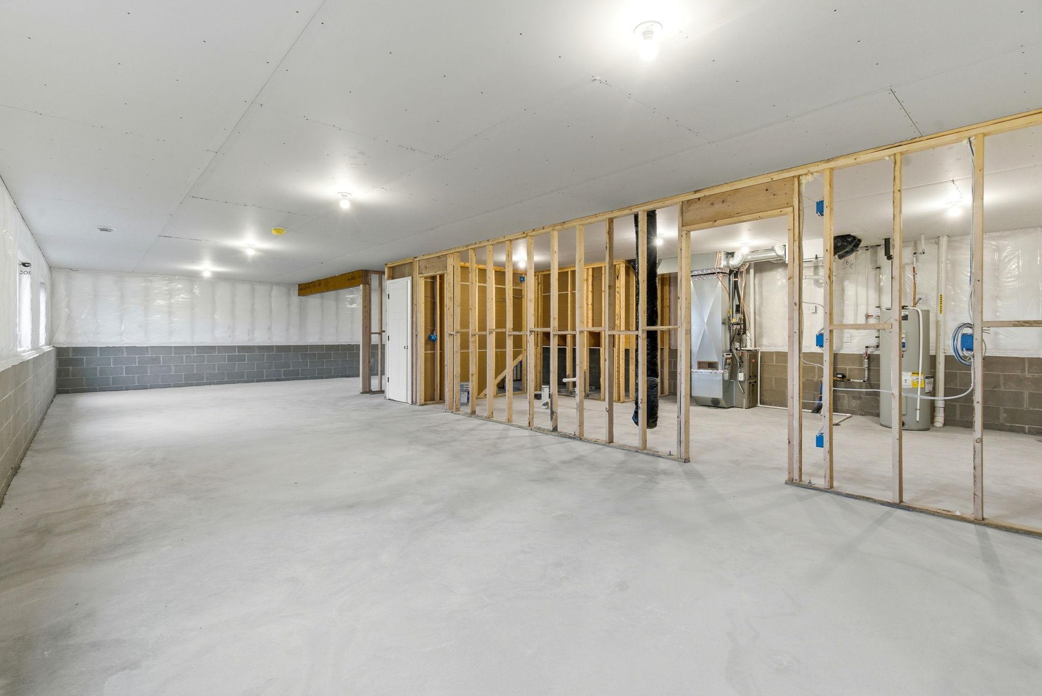 30-web-or-mls-15185 Laurel St-30.jpg