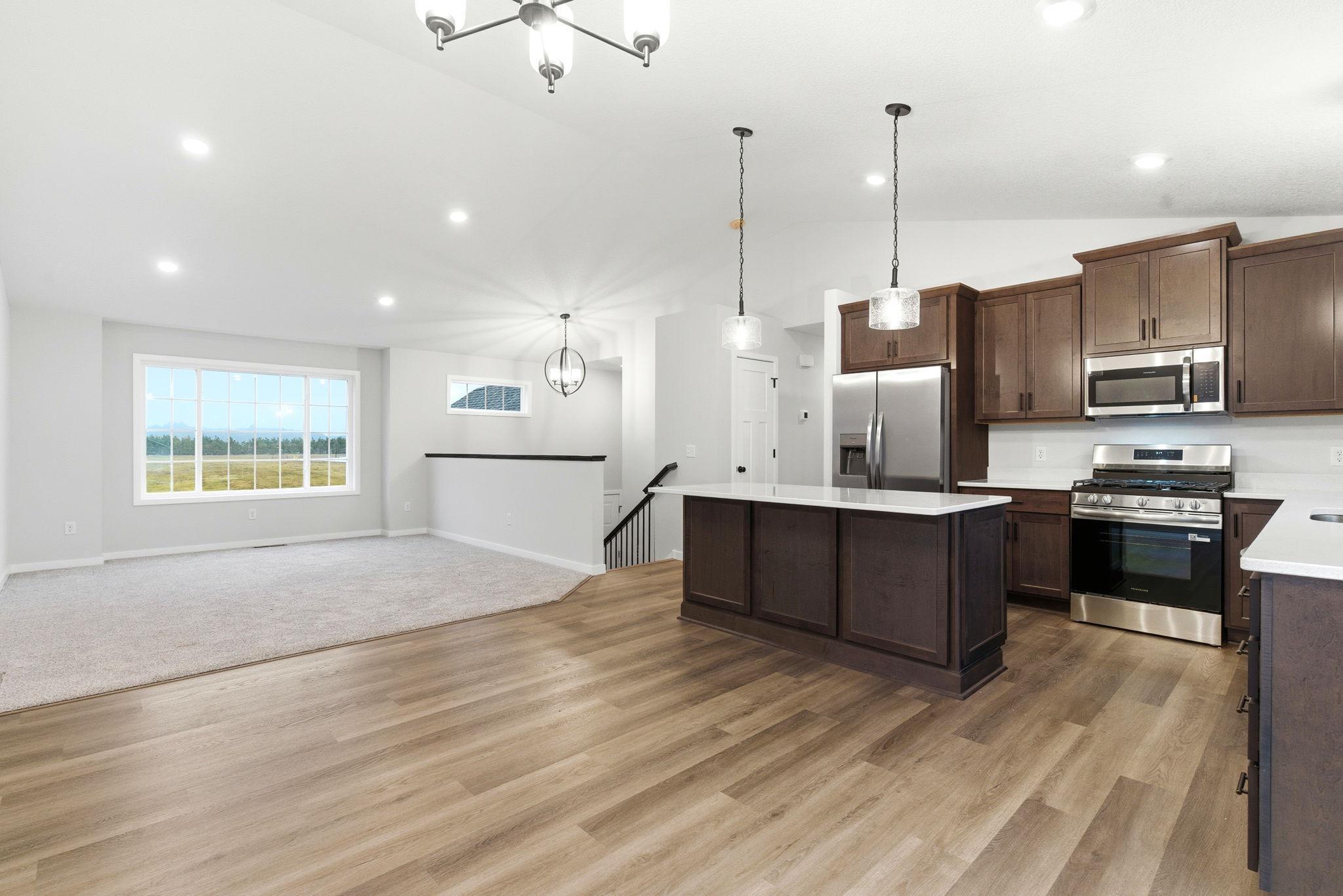 13-web-or-mls-15185 Laurel St-13.jpg