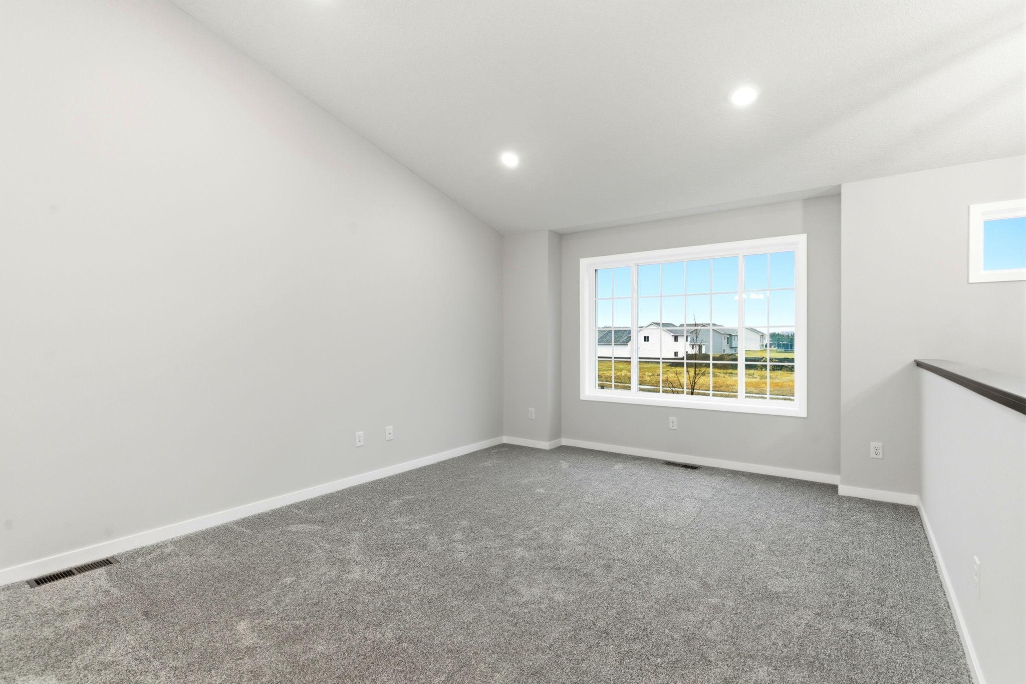 9-web-or-mls-15185 Laurel St-9.jpg