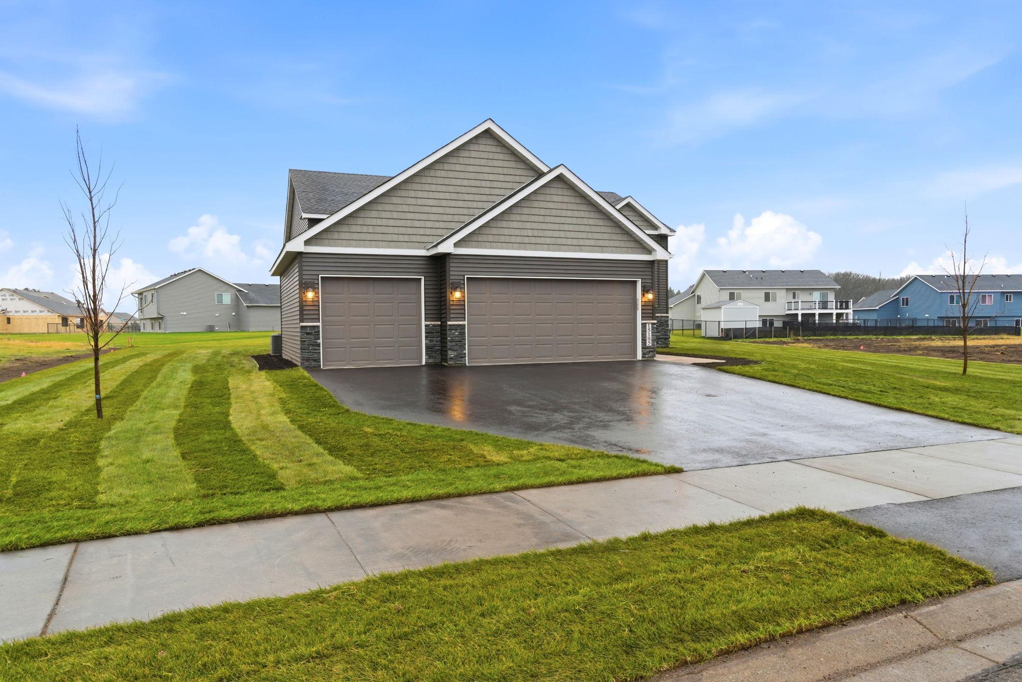 4-web-or-mls-15185 Laurel St-4.jpg