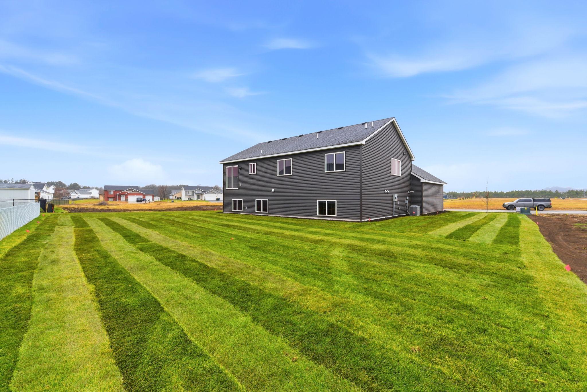 7-web-or-mls-15185 Laurel St-7.jpg