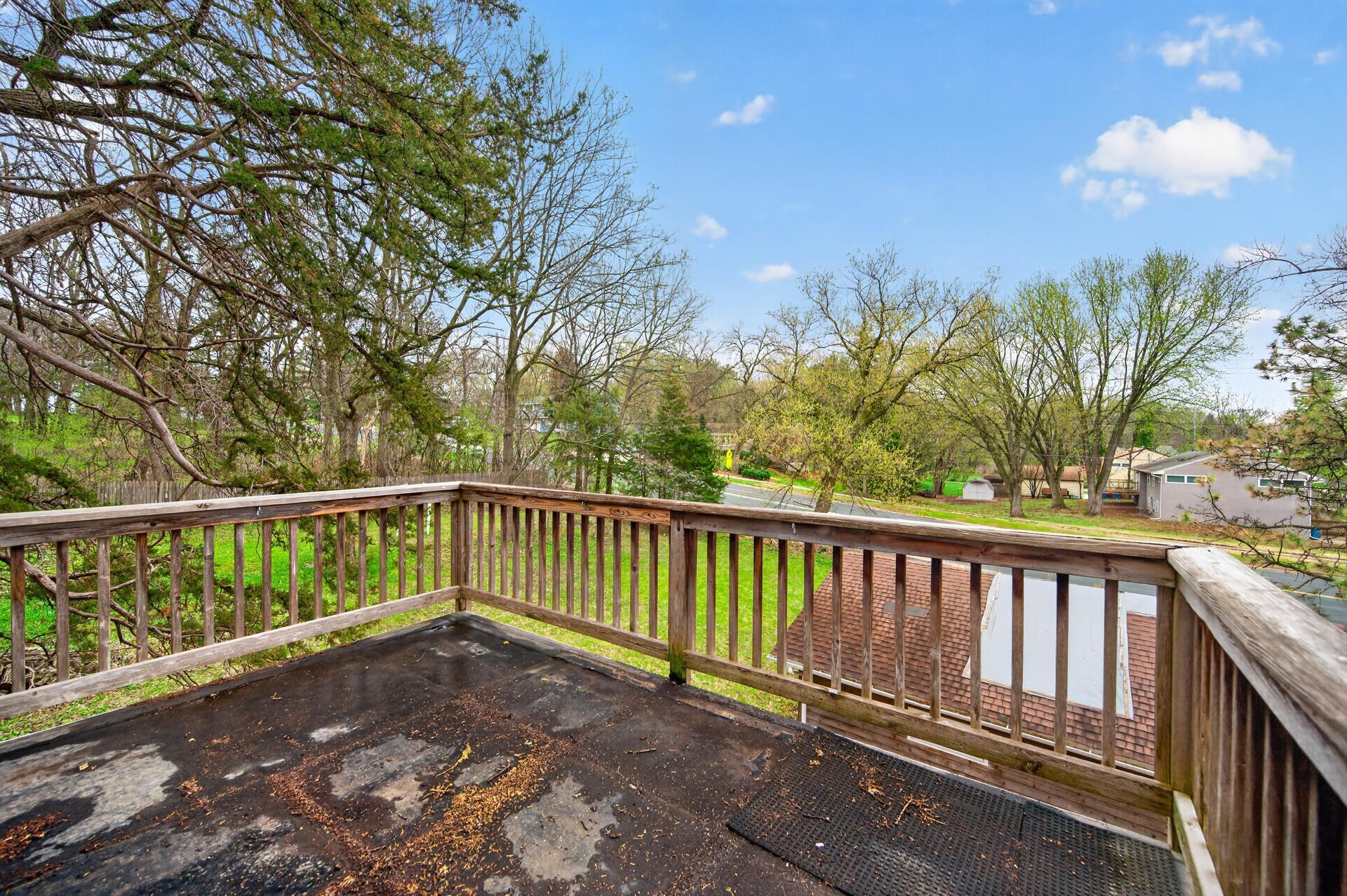 Upper level deck off of the second bedroom