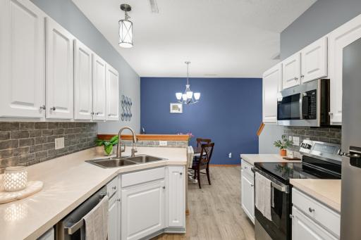 1572 Countryside Drive, Shakopee, MN 55379