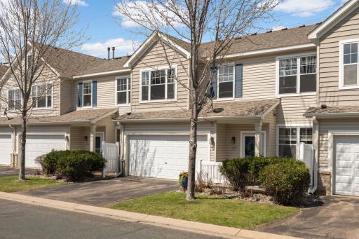 1572 Countryside Drive, Shakopee, MN 55379
