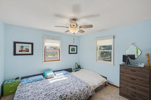 Good size and layout for multiple bed placement options.