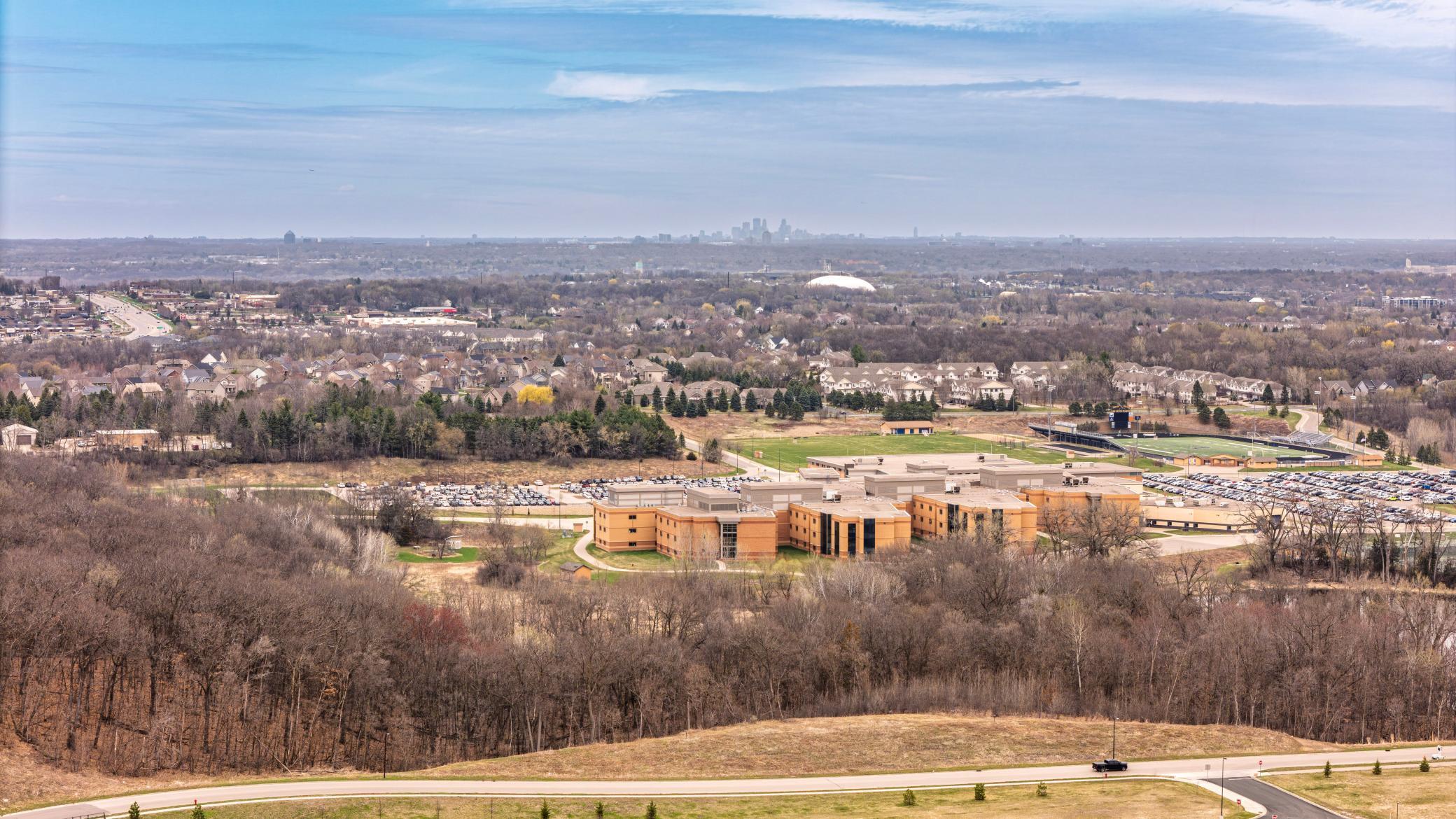 Close to schools. Within walking distance to Hamilton Ridge Elementary.