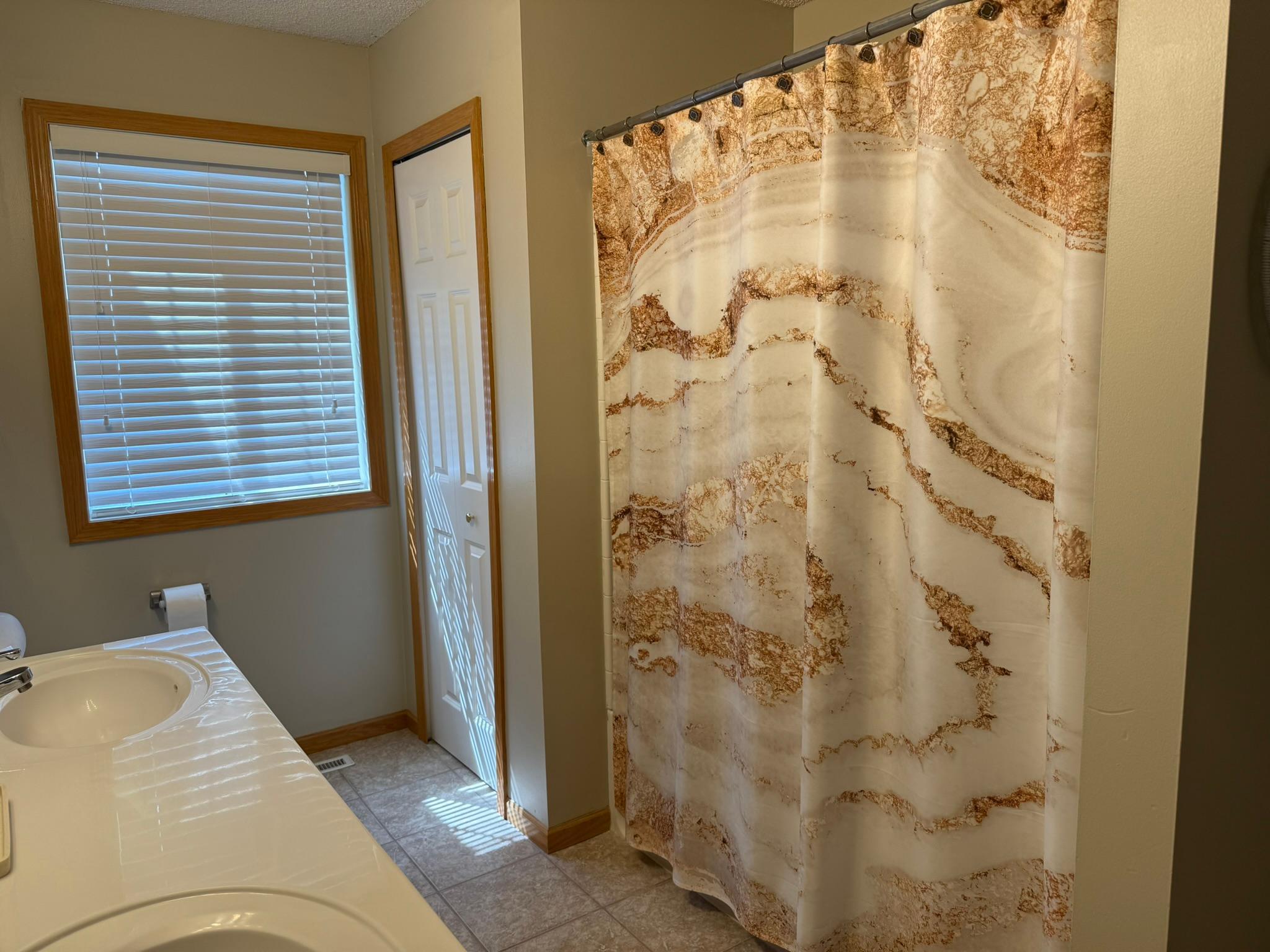 Upper level bath