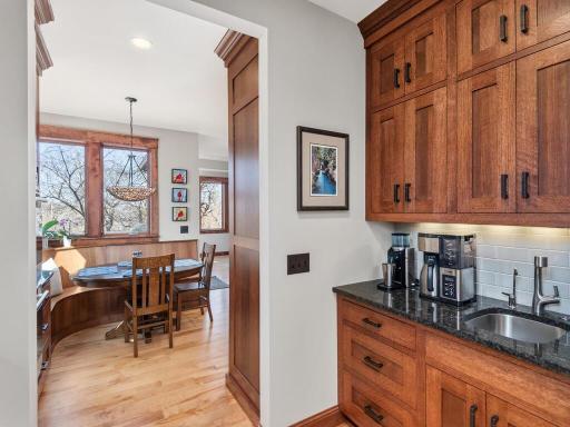 1912 Linner Woods Court, Wayzata, MN 55391