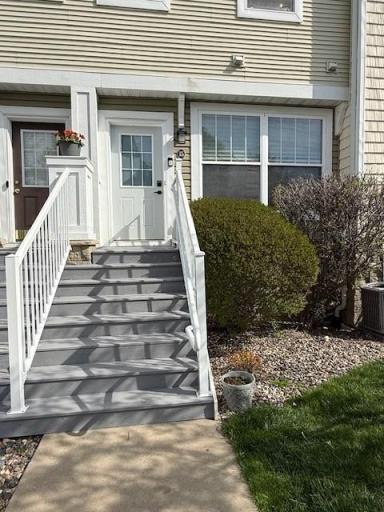 1240 County Road D E, 15, Maplewood, MN 55109
