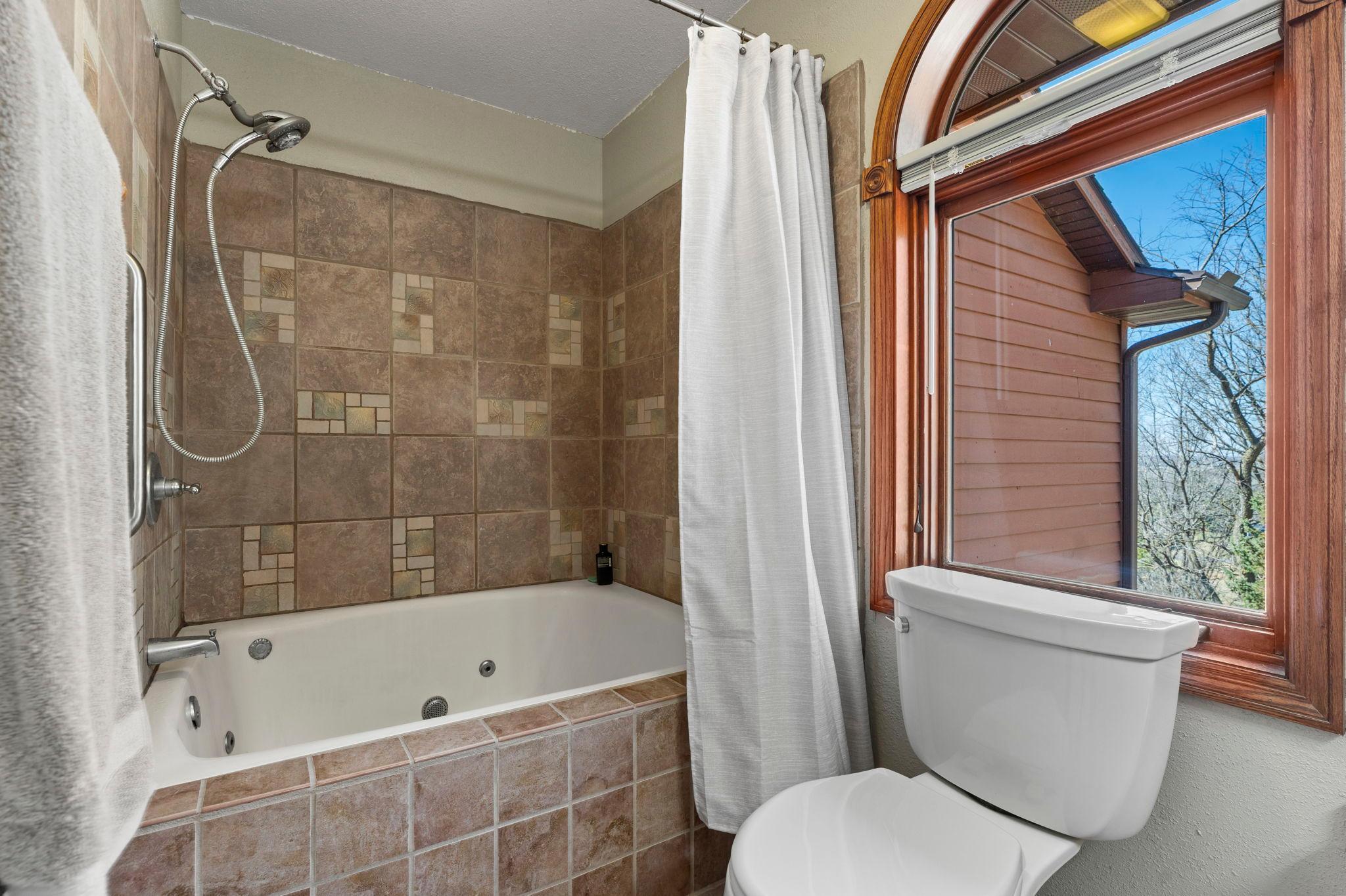 69-web-or-mls-2642 Northridge Ln N-489.jpg