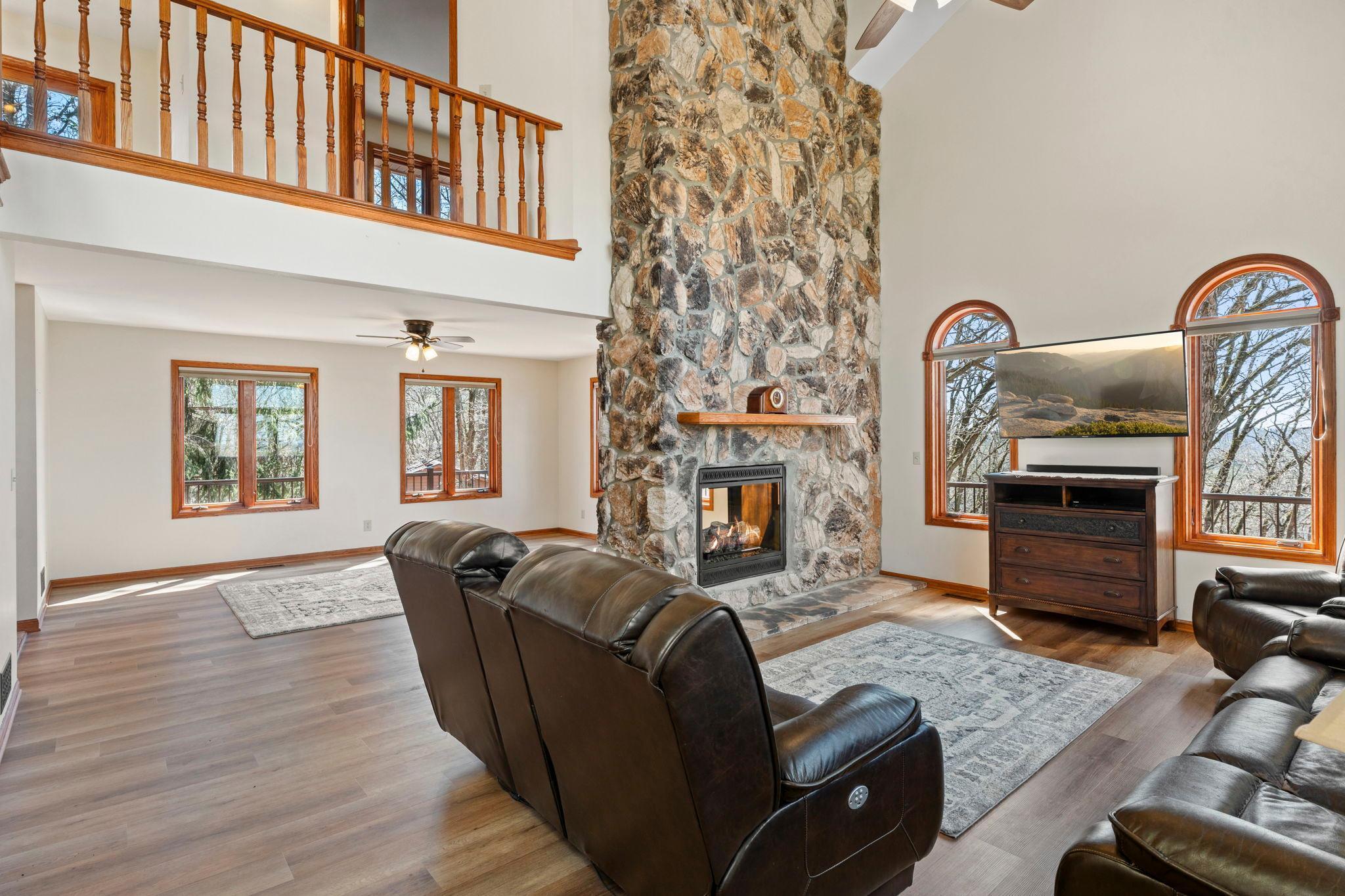 24-web-or-mls-2642 Northridge Ln N-289.jpg