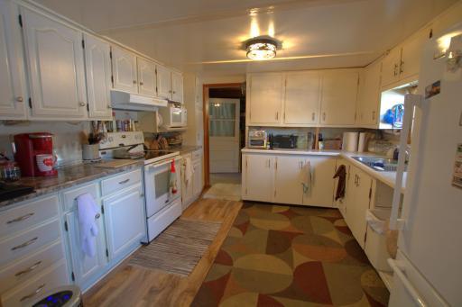 KITCHEN WITH ABUNDANCE OF CABINETS