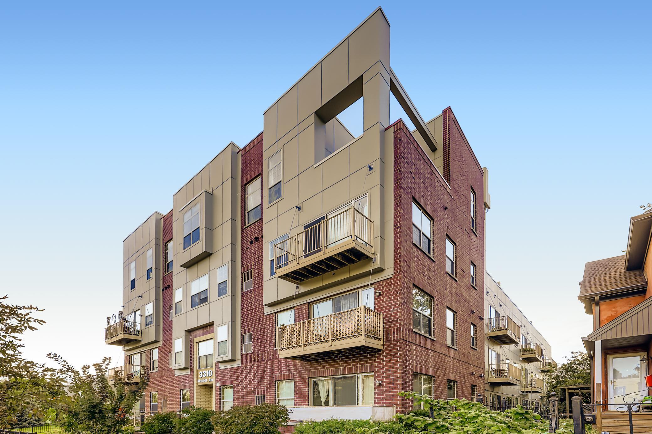 Newer Building/GREAT location. EZ access to shopping and freeways