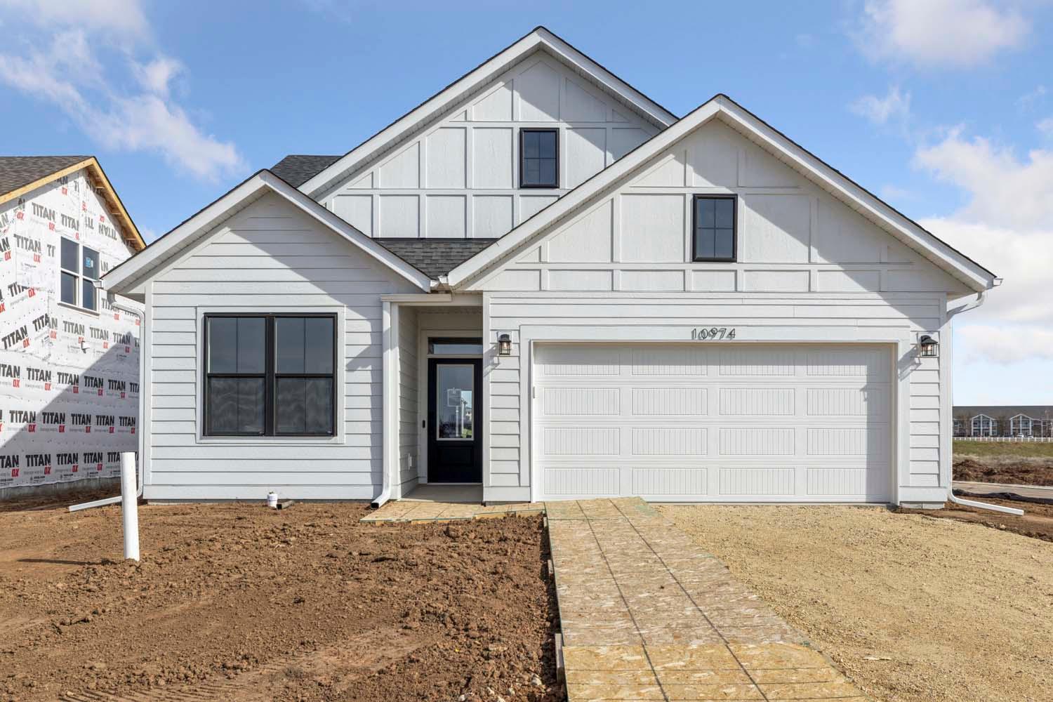 Photo taken from previous model with a similar floorplan. While similar, some options shown in the picture may not be included in this pricing. Please ask for a detailed list of included features for this listing.
