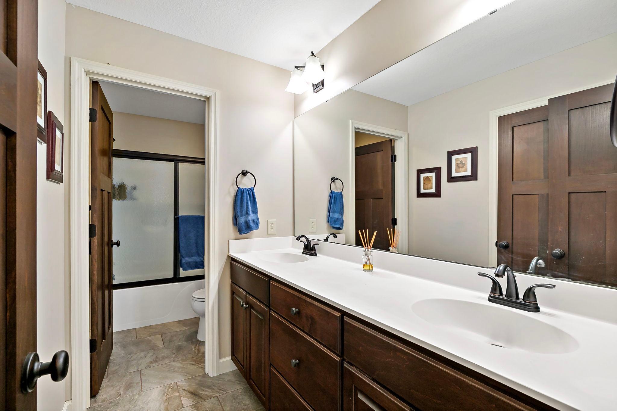 Upper Level Shared Bath.jpg