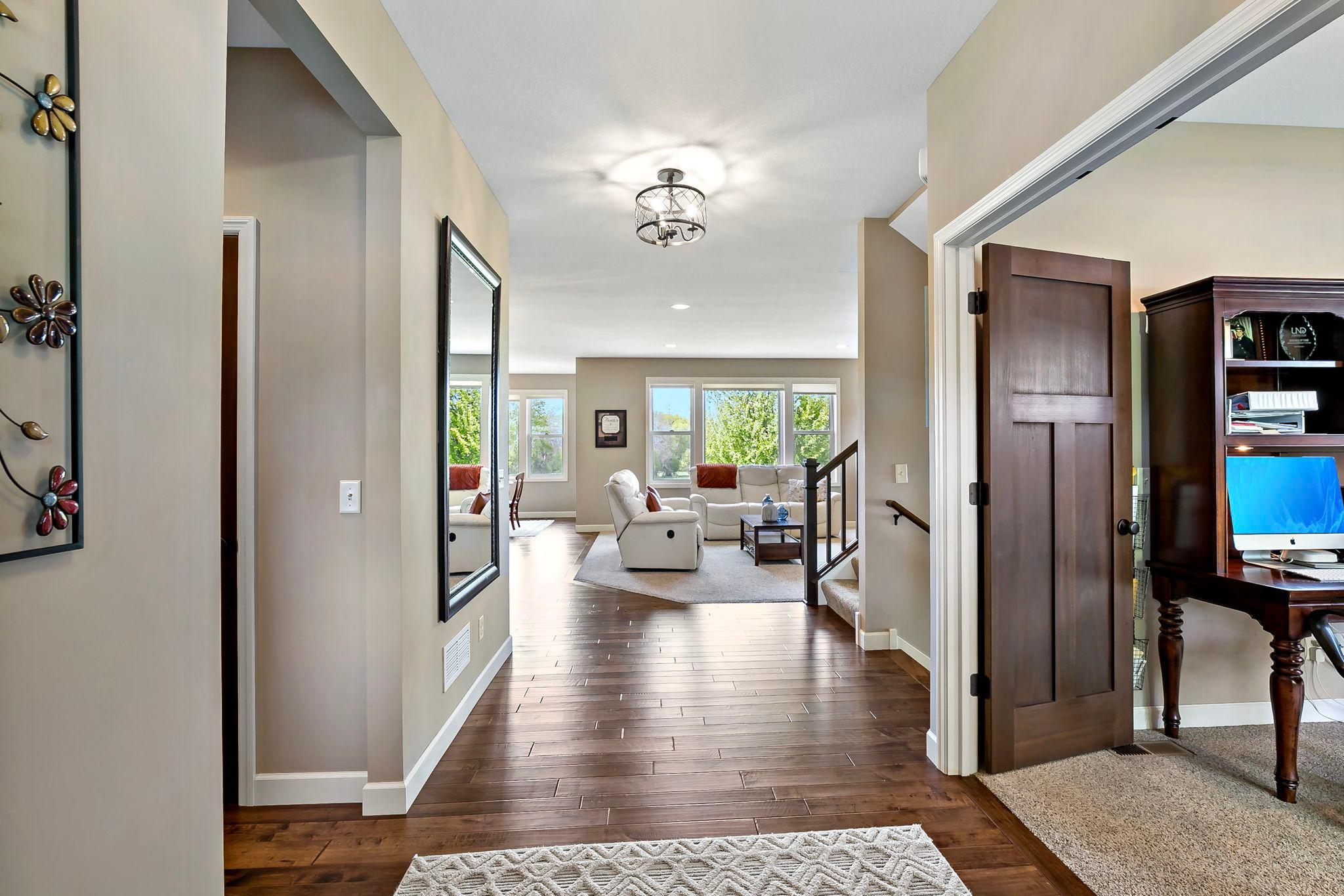 Foyer 2.jpg