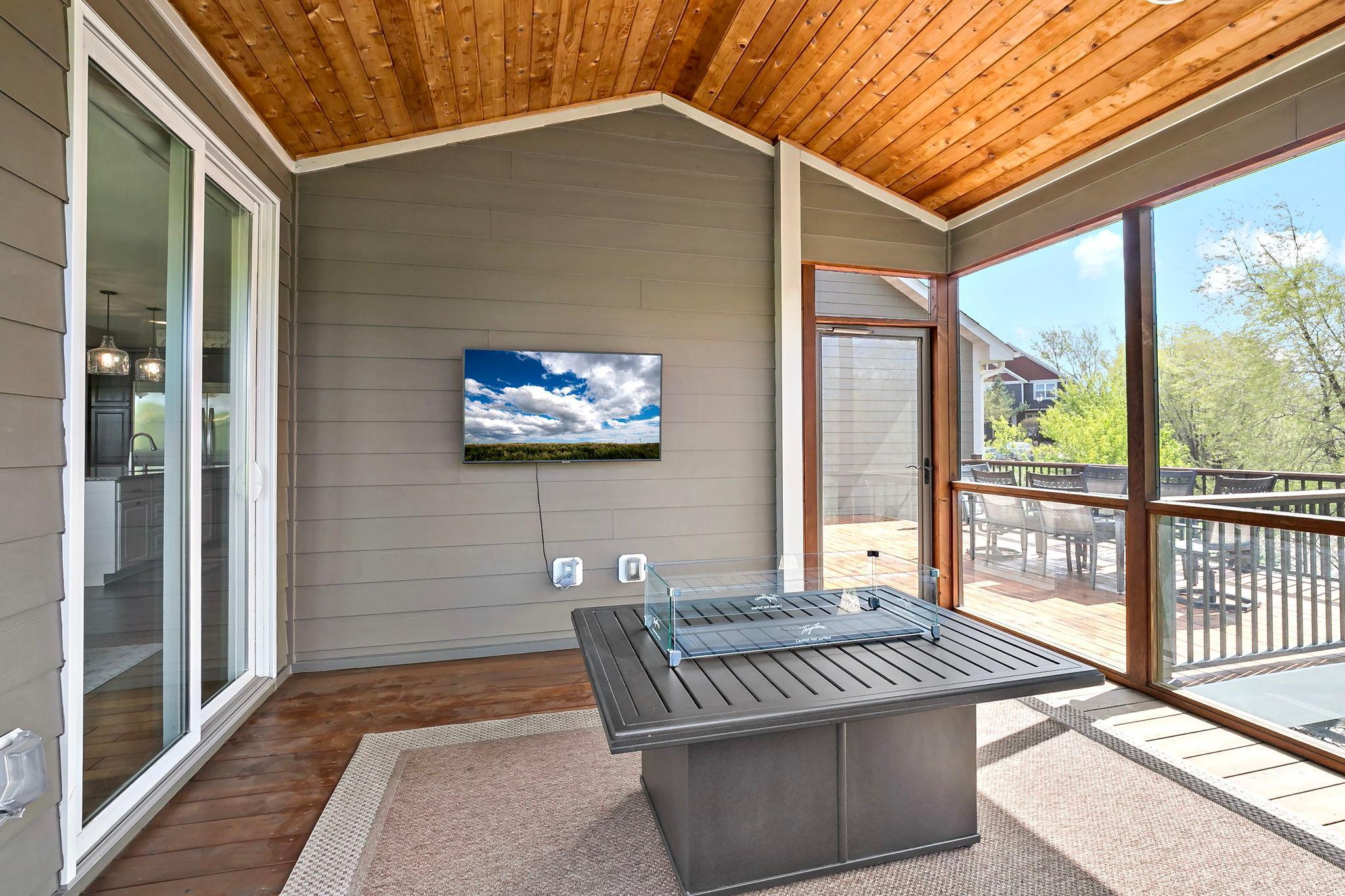 Porch 2.jpg