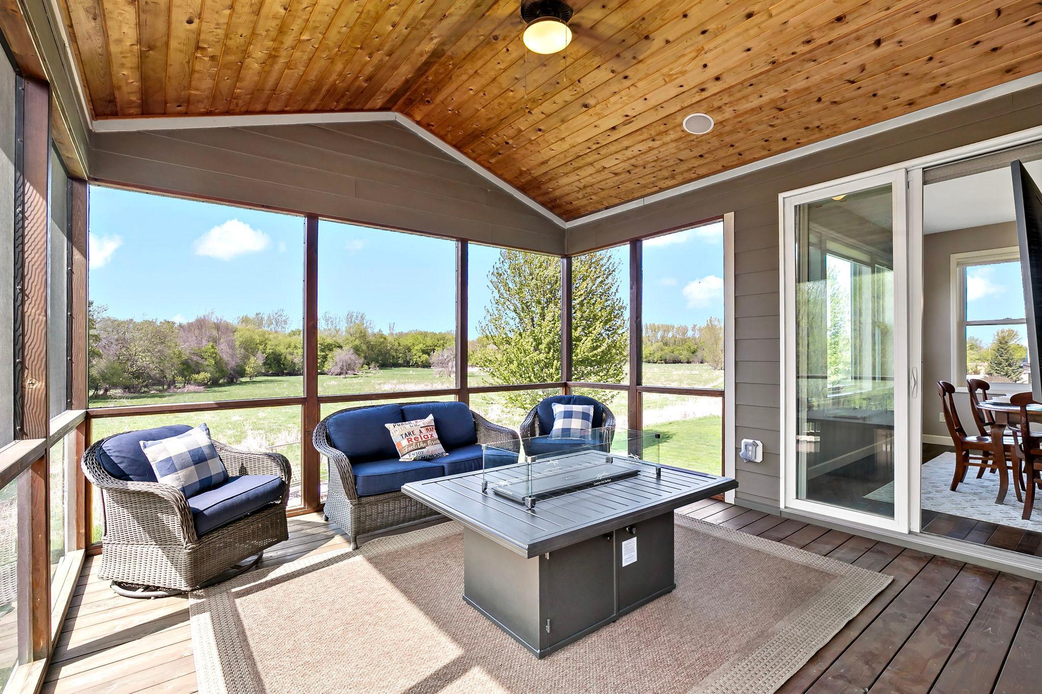 Porch 3.jpg