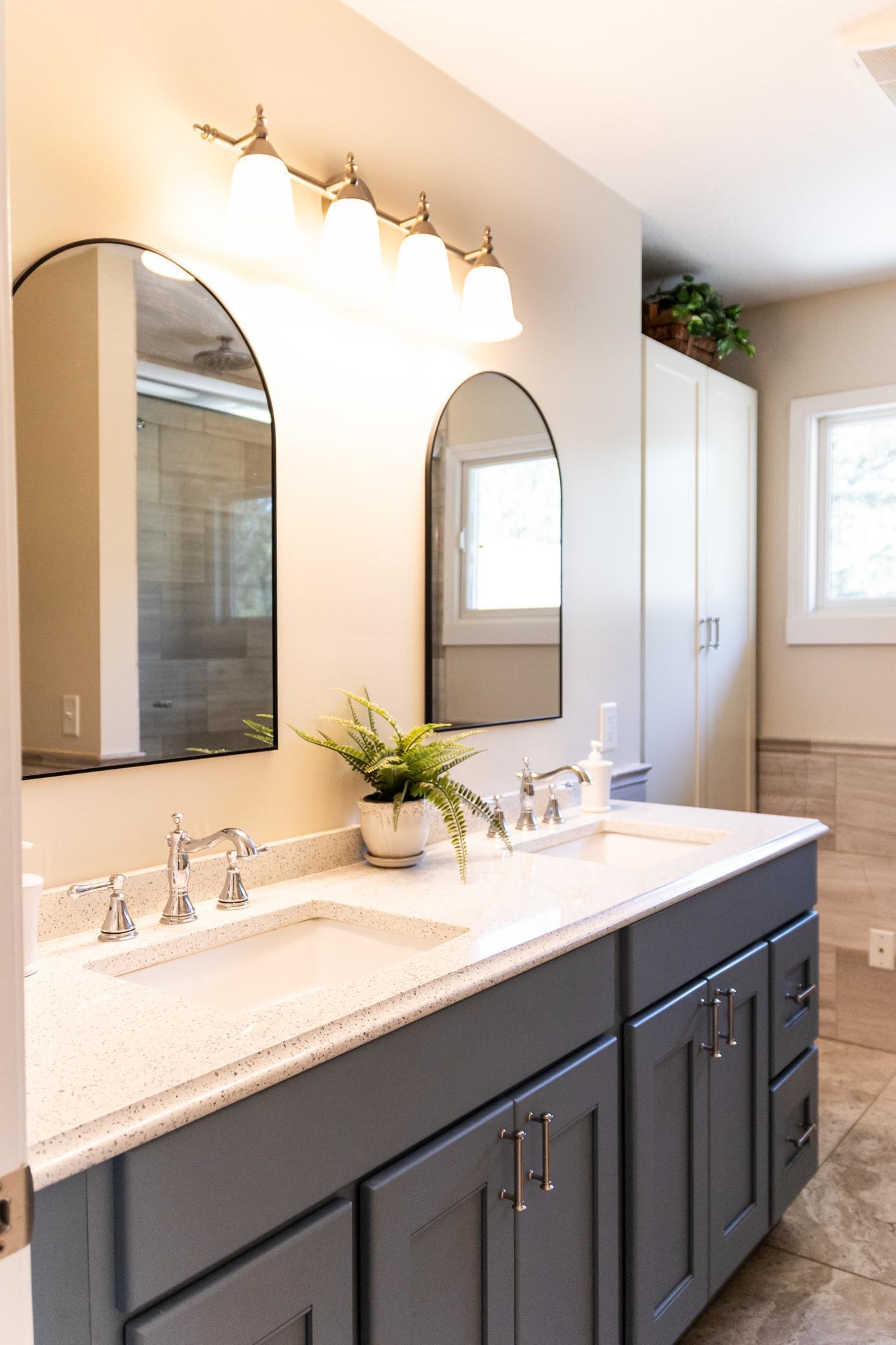 11660 Lehigh Ave S -Hastings - upstairs bathroom 2.jpg