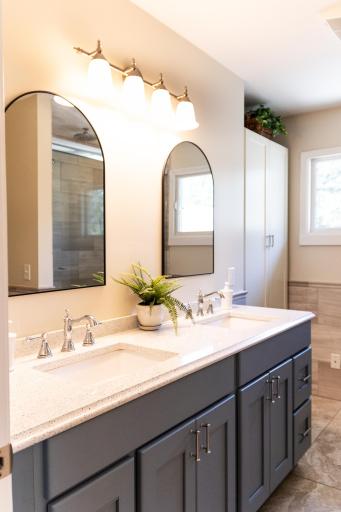 11660 Lehigh Ave S -Hastings - upstairs bathroom 2.jpg