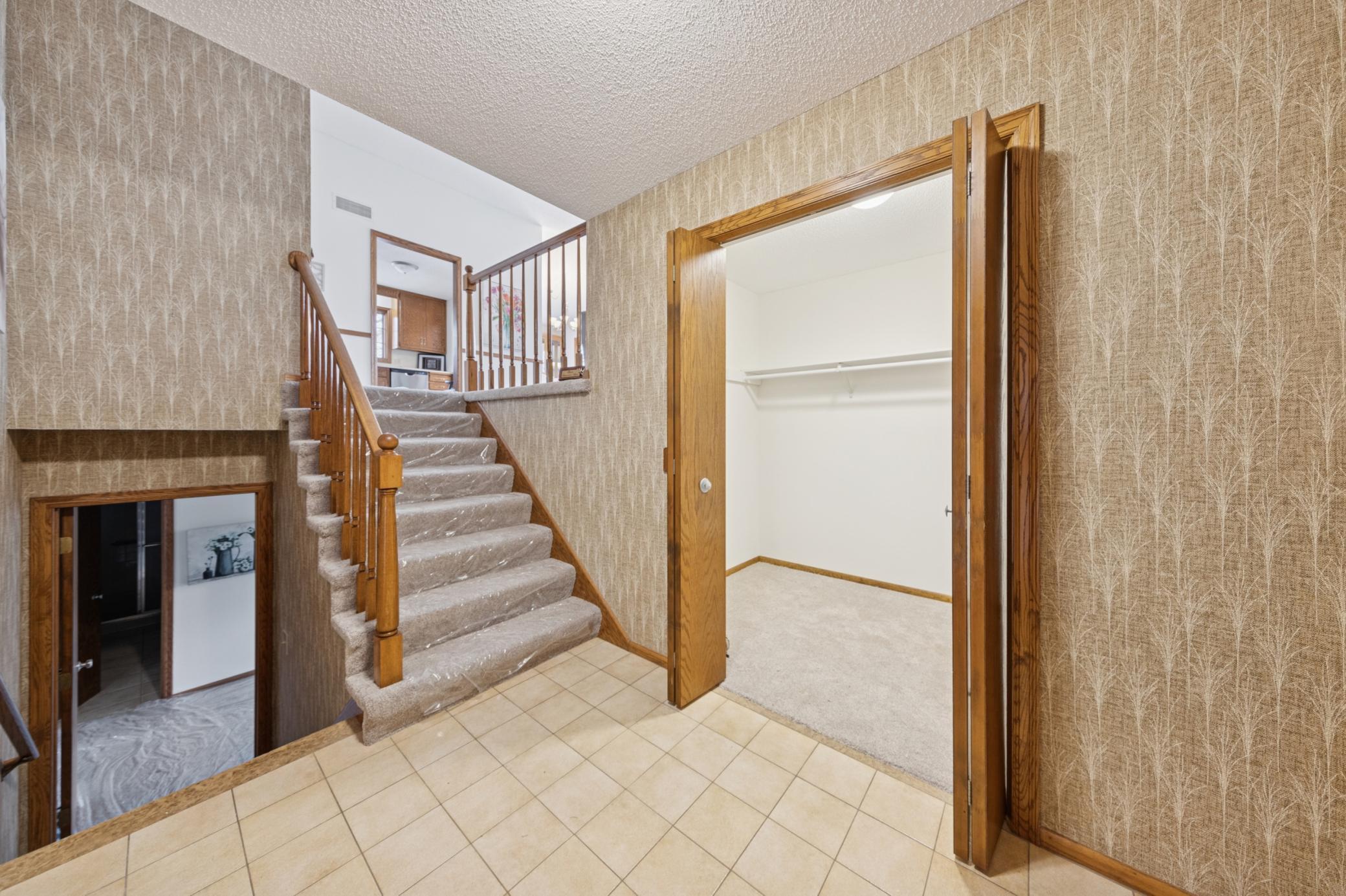 3. Large Entry with Walk-In Closet.jpg