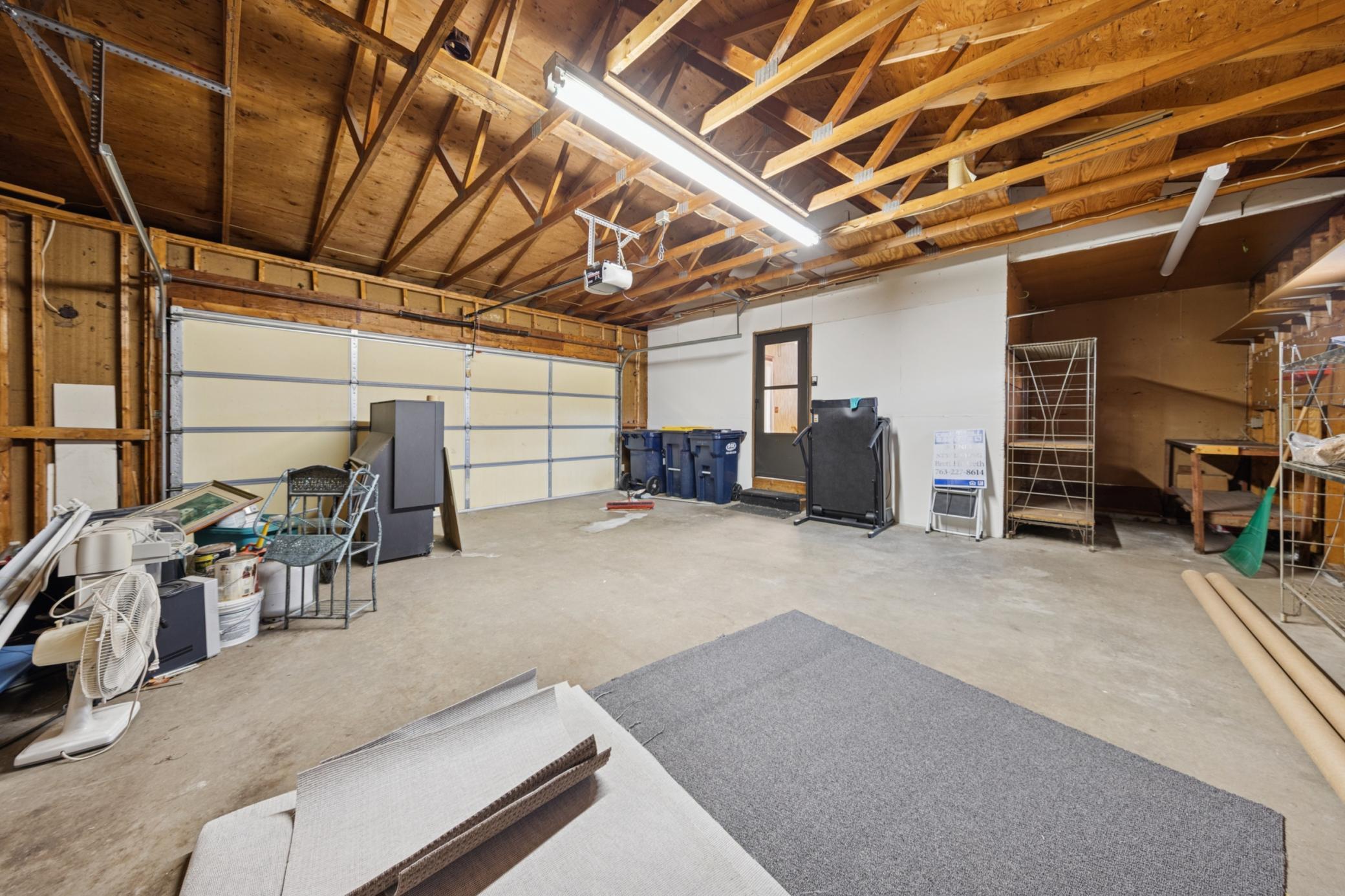 23. Bonus Workshop Area in Large garage.jpg