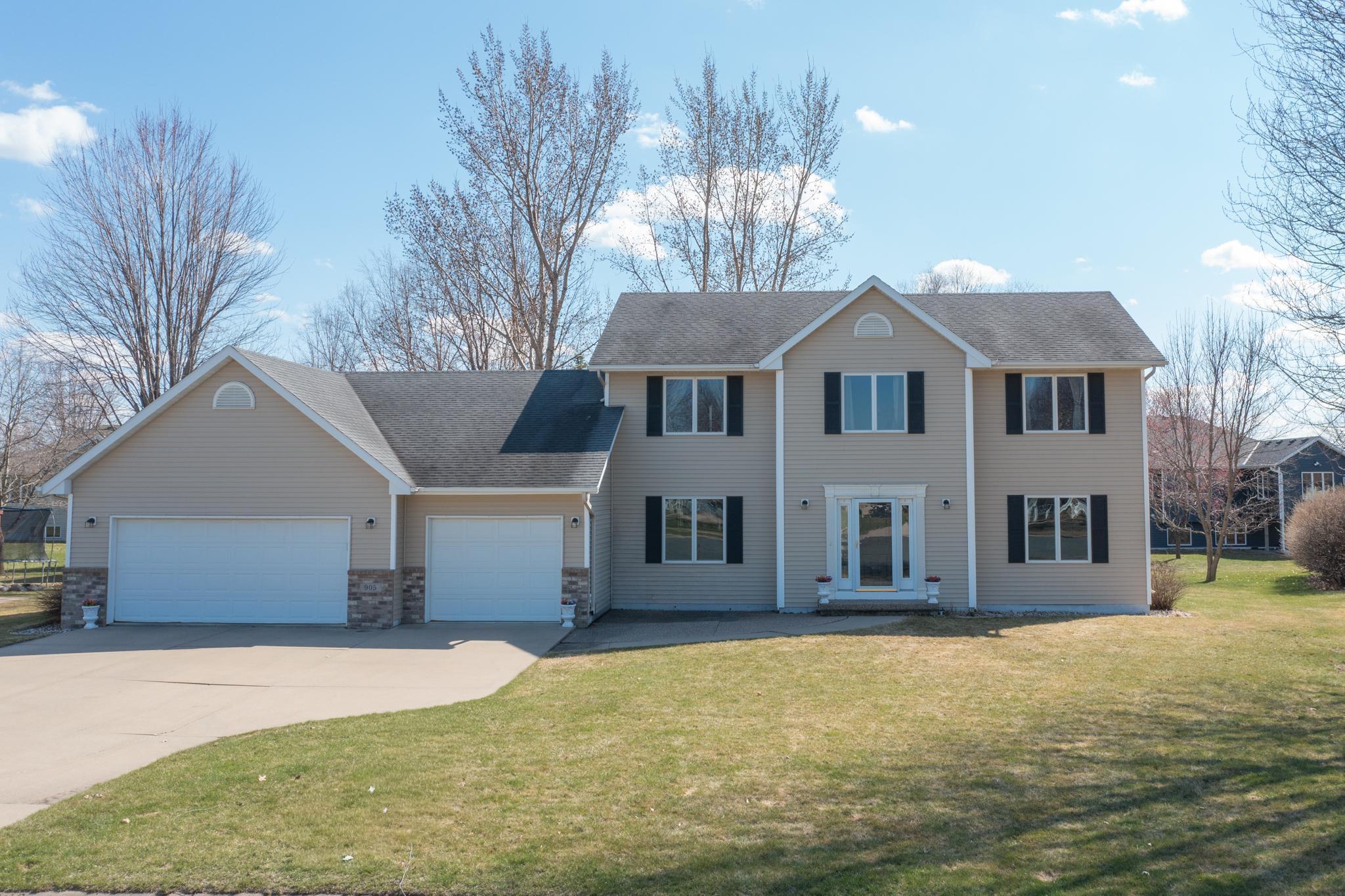 Welcome to 905 Horizon Circle!