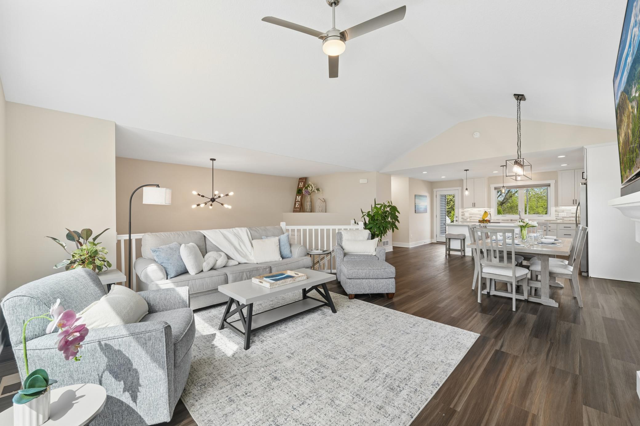 Open and fluid floor plan
