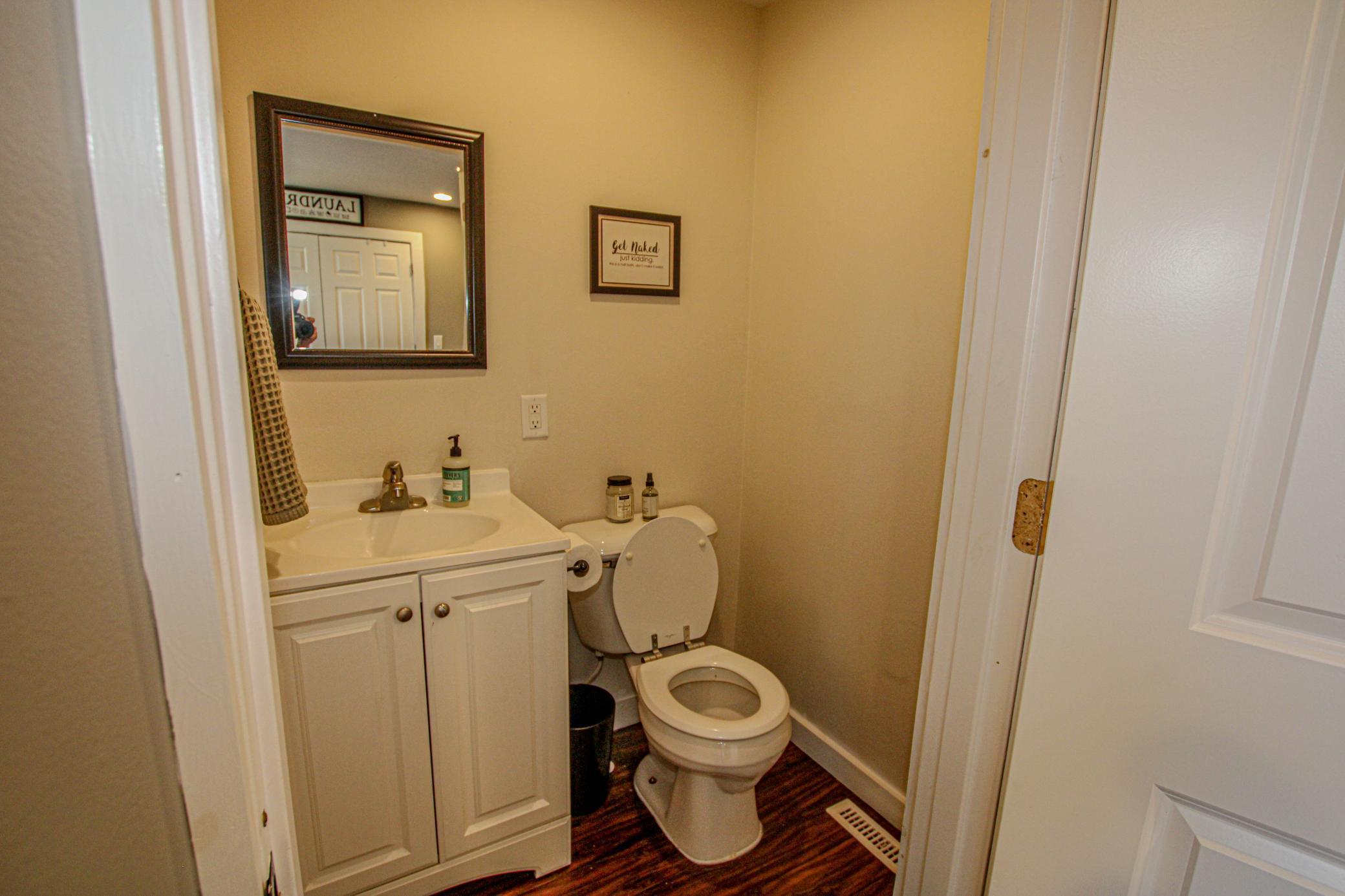 Main Floor 1/2 Bath.jpg