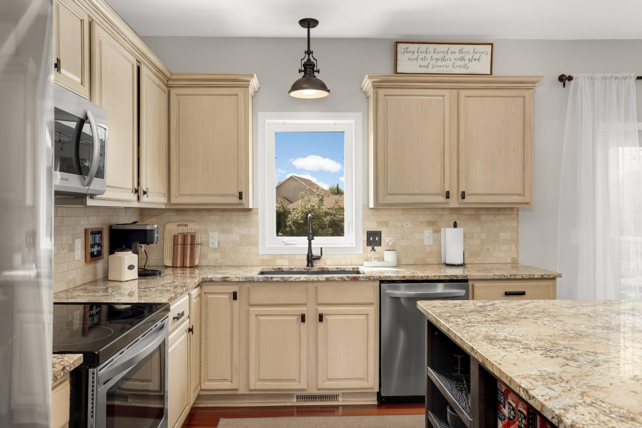 Beautiful painted oak cabinetry & granite countertops.