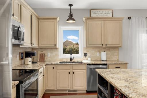 Beautiful painted oak cabinetry & granite countertops.