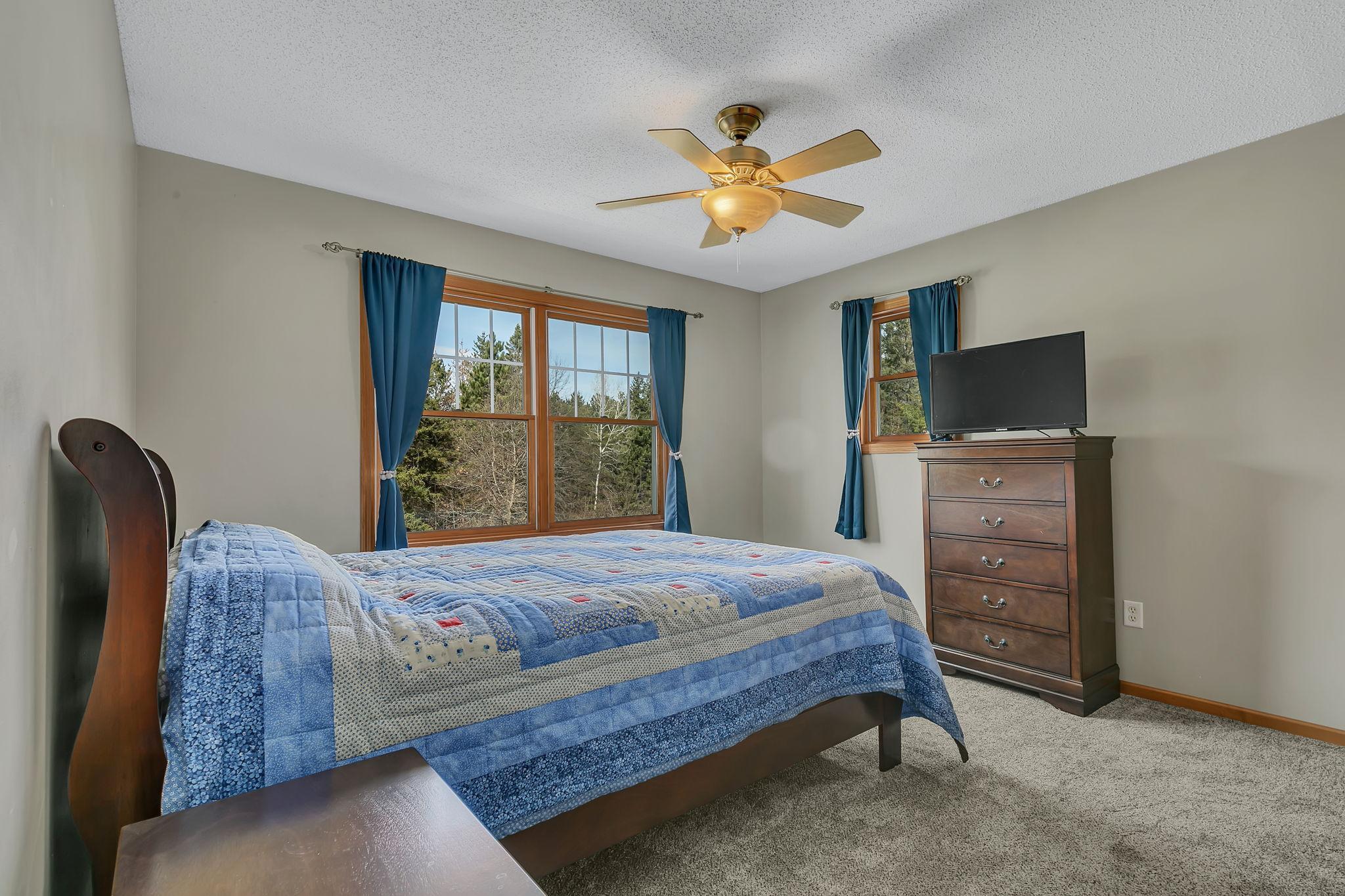 Upstairs bedroom (2).jpg