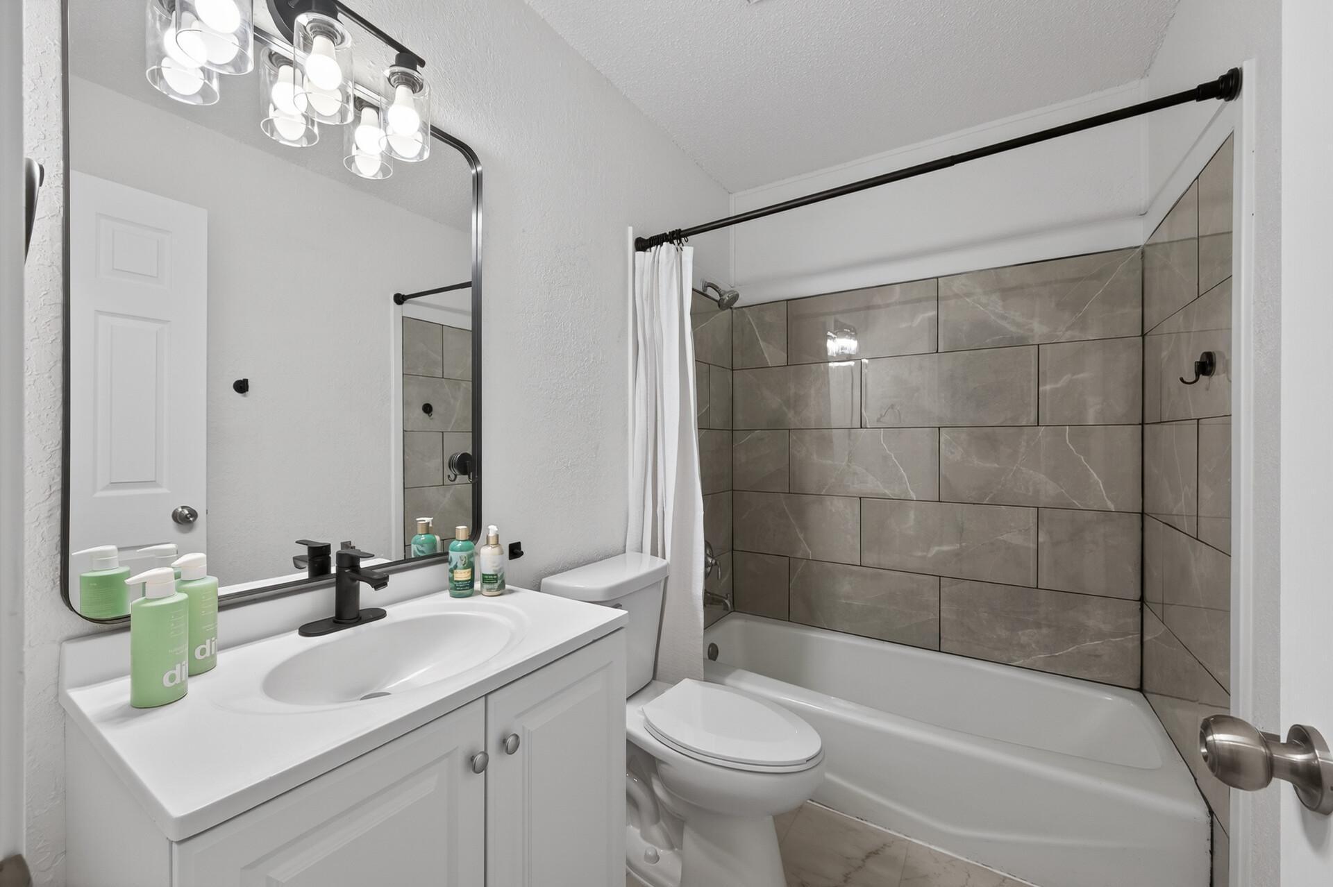 Updated Bathroom w/ New Fixtures!