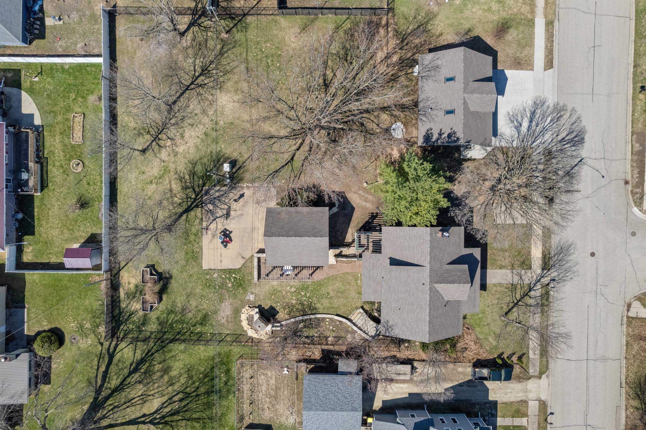 300 5 St Sw (41).jpg