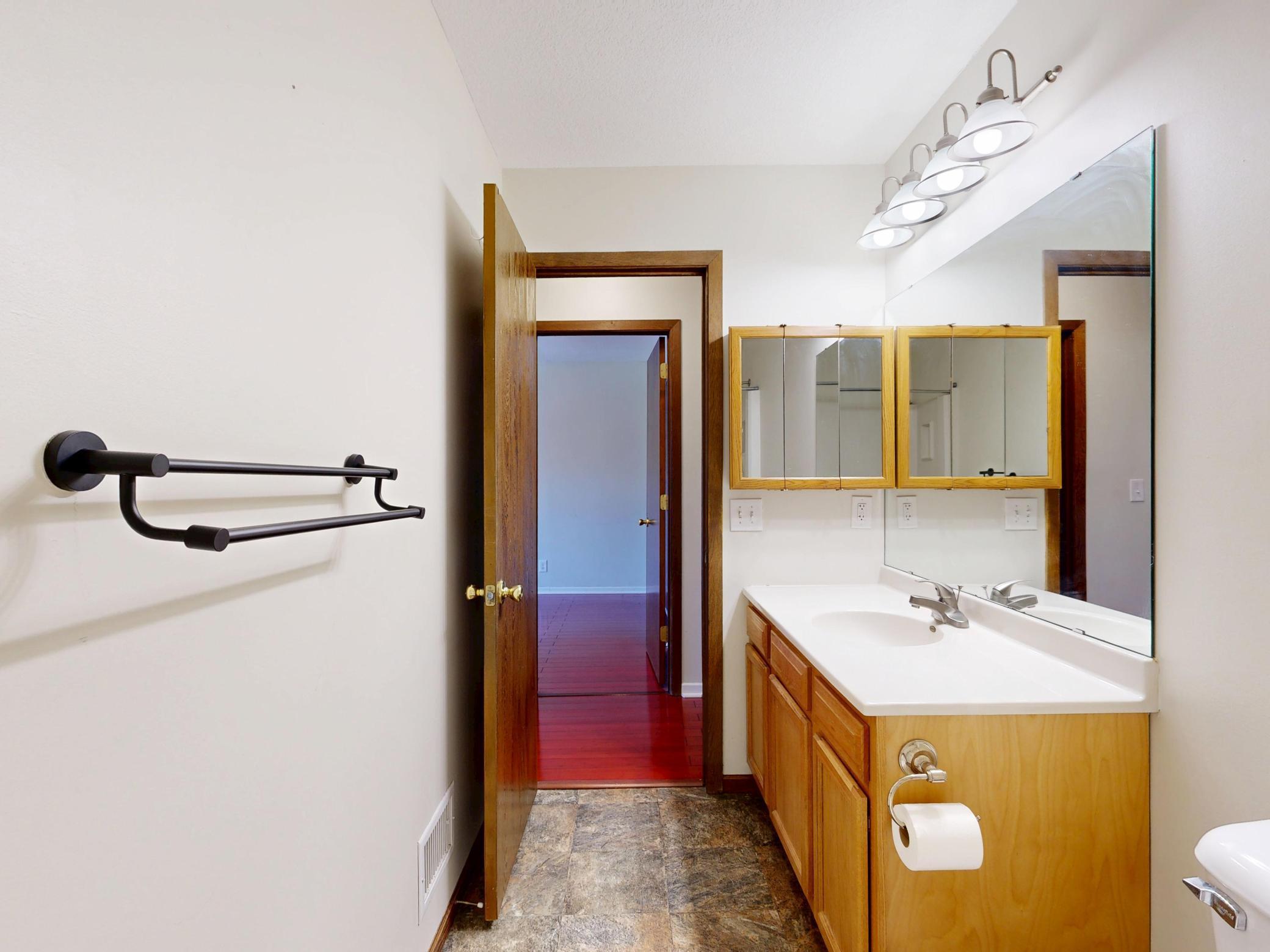 Main Floor Bath 2.jpg