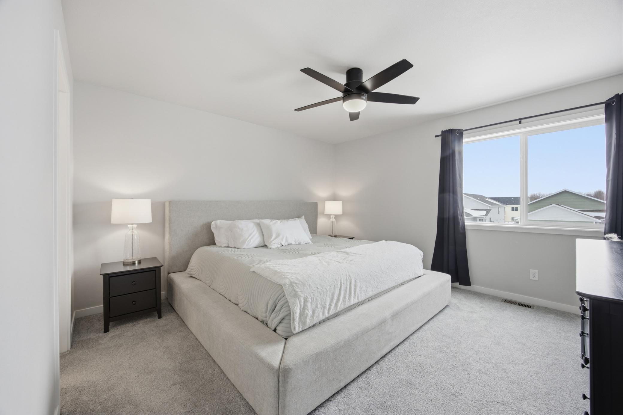 MASTER BEDROOM (UPPER).jpg